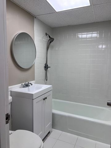 32 Shrewsbury Green D, Shrewsbury, MA 01545