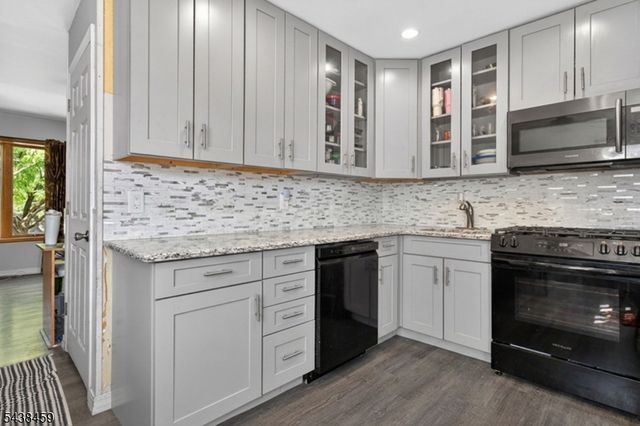 40 Windsor Dr, East Brunswick Twp., NJ 08816