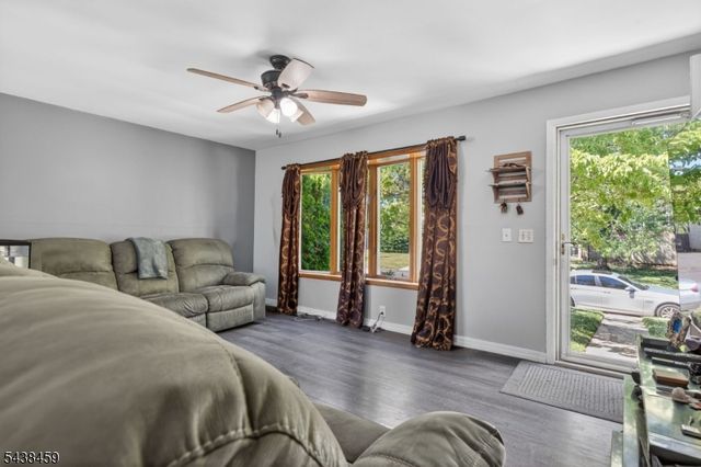 40 Windsor Dr, East Brunswick Twp., NJ 08816
