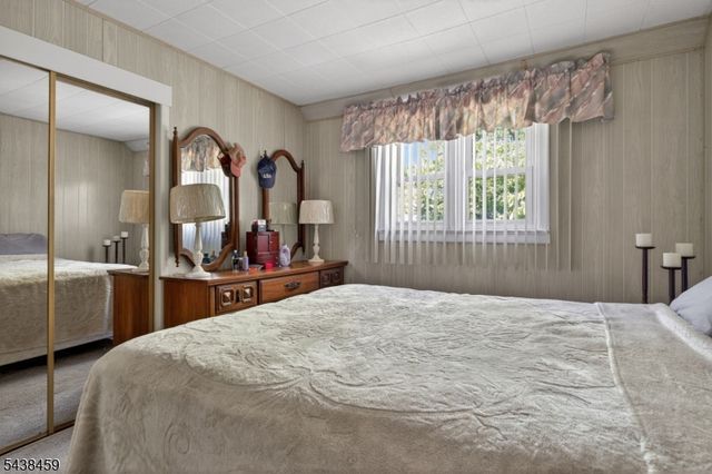 40 Windsor Dr, East Brunswick Twp., NJ 08816