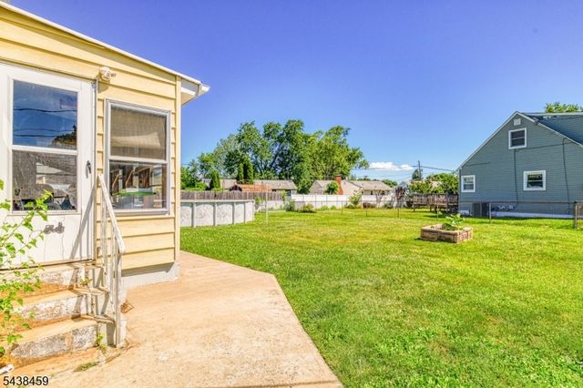 40 Windsor Dr, East Brunswick Twp., NJ 08816