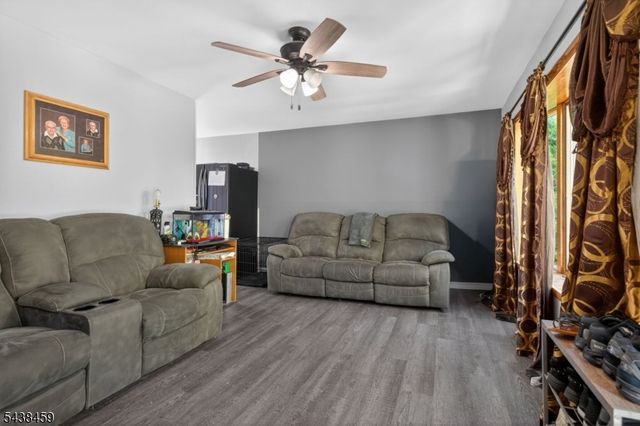 40 Windsor Dr, East Brunswick Twp., NJ 08816