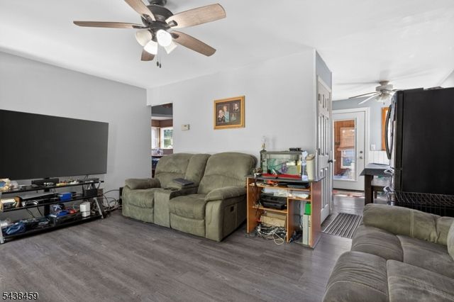 40 Windsor Dr, East Brunswick Twp., NJ 08816
