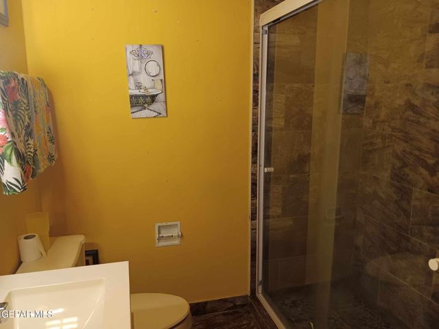 3 Atkinson Way, El Paso, TX 79915