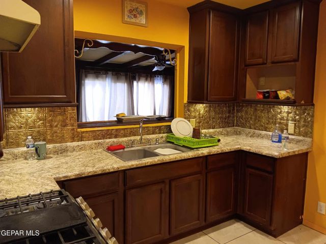 3 Atkinson Way, El Paso, TX 79915