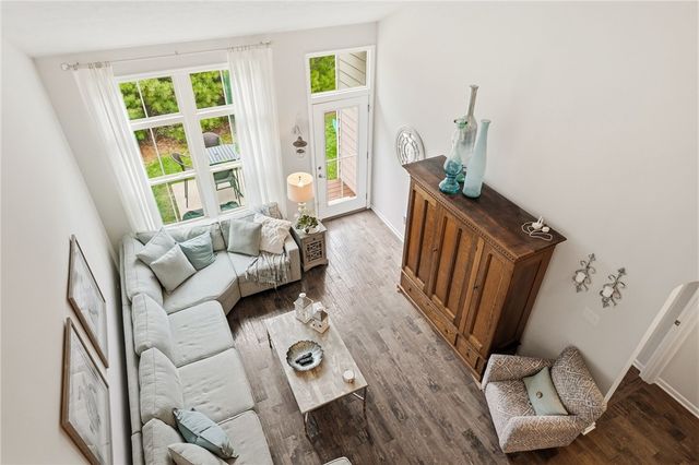 441 Fairmont Dr, Marshall, PA 15090