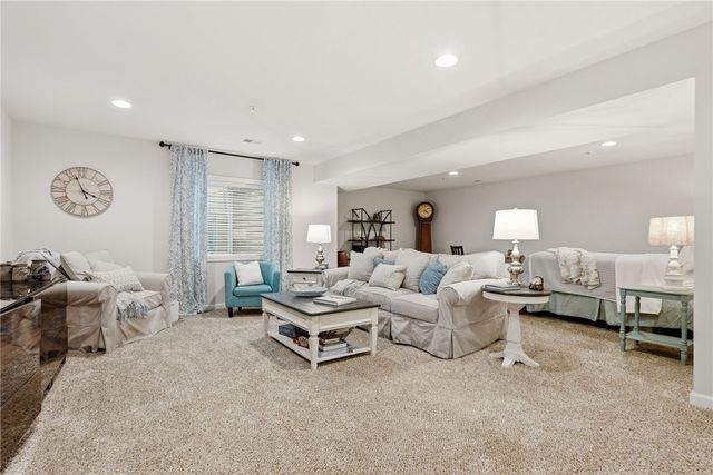 441 Fairmont Dr, Marshall, PA 15090