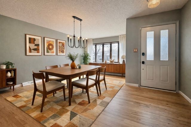 4824 Hillcrest Drive, Pleasant Hill, IA 50327