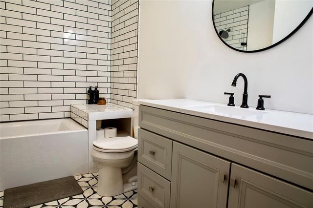 4824 Hillcrest Drive, Pleasant Hill, IA 50327