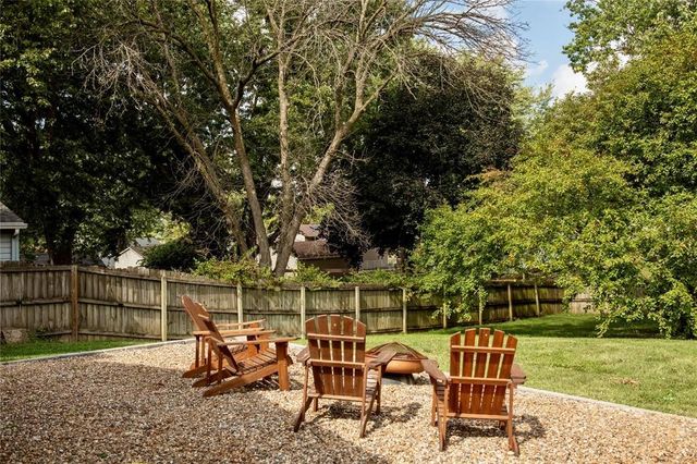 4824 Hillcrest Drive, Pleasant Hill, IA 50327