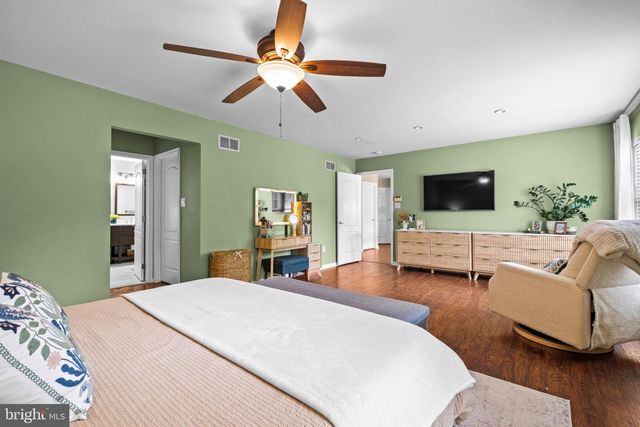 1704 CROWFOOT LN, Williamstown, NJ 08094