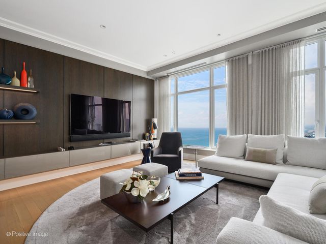 451 E Grand Avenue 6111, Chicago, IL 60611