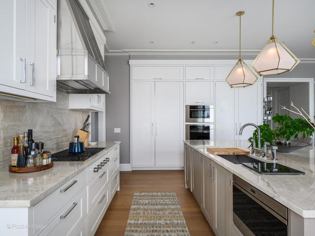 451 E Grand Avenue 6111, Chicago, IL 60611