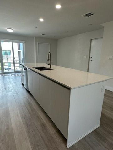 2561 NE 193rd Street 1208, Miami, FL 33180