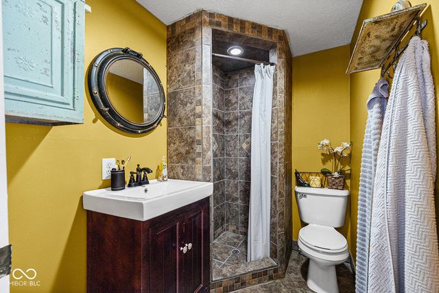 725 Bluewater Drive, Monticello, IN 47960