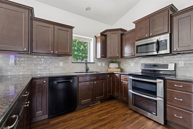 2398 W BARLEY WAY, Appleton, WI 54913
