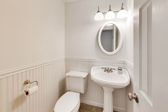 100 Kenilworth Avenue, Elk Grove Village, IL 60007