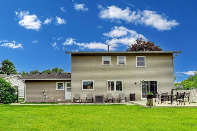 100 Kenilworth Avenue, Elk Grove Village, IL 60007