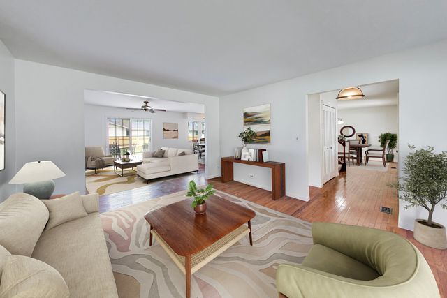 100 Kenilworth Avenue, Elk Grove Village, IL 60007