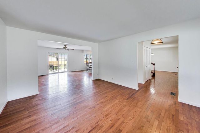 100 Kenilworth Avenue, Elk Grove Village, IL 60007