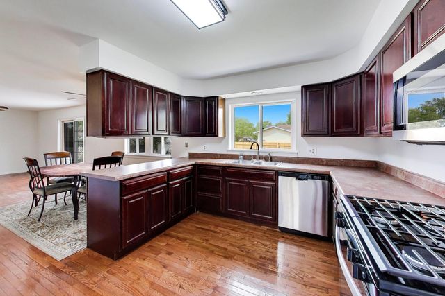 100 Kenilworth Avenue, Elk Grove Village, IL 60007