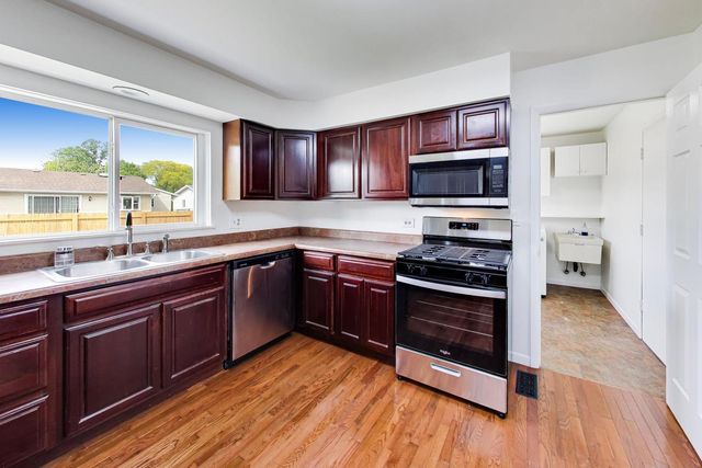100 Kenilworth Avenue, Elk Grove Village, IL 60007