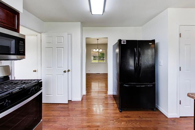 100 Kenilworth Avenue, Elk Grove Village, IL 60007