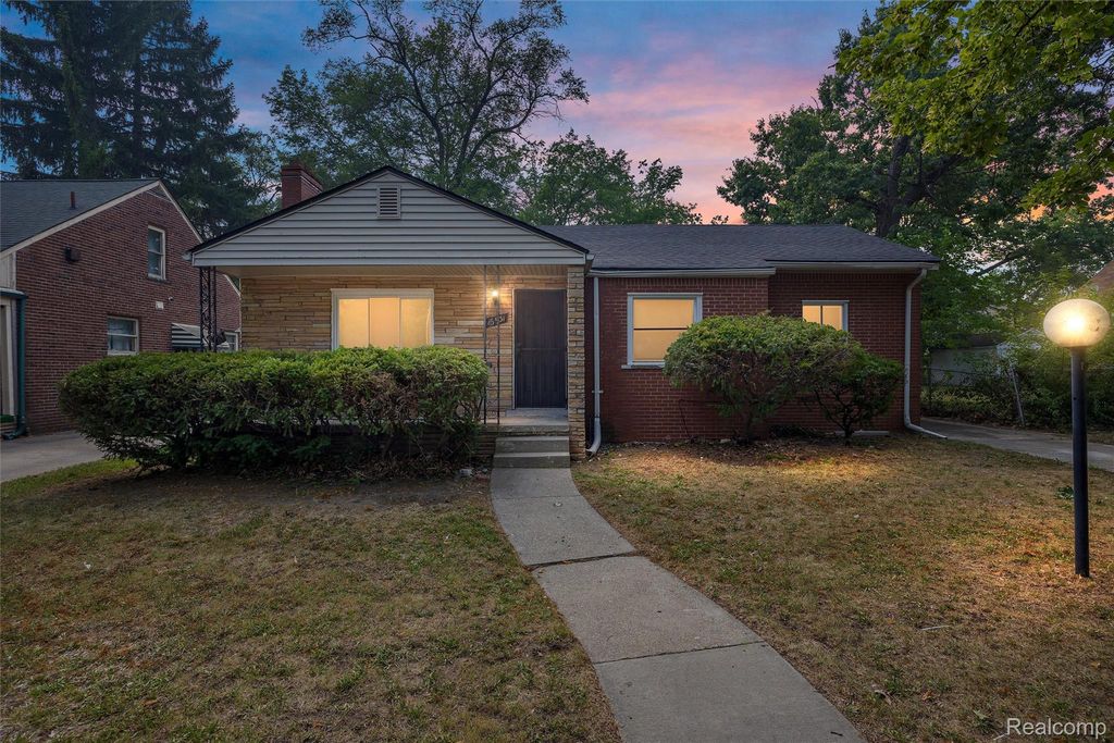 16531 Greenlawn Street, Detroit, MI 48221