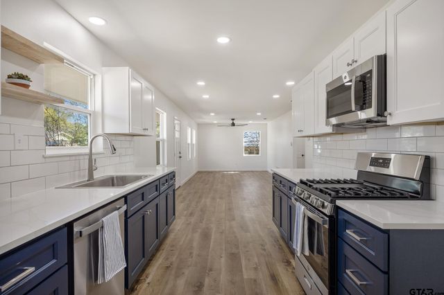 2000 W Oakwood St, Tyler, TX 75702