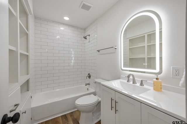 2000 W Oakwood St, Tyler, TX 75702