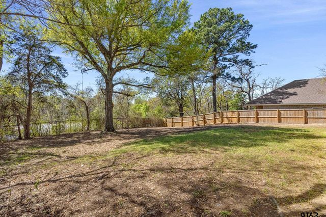 2000 W Oakwood St, Tyler, TX 75702