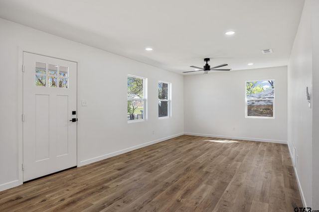 2000 W Oakwood St, Tyler, TX 75702