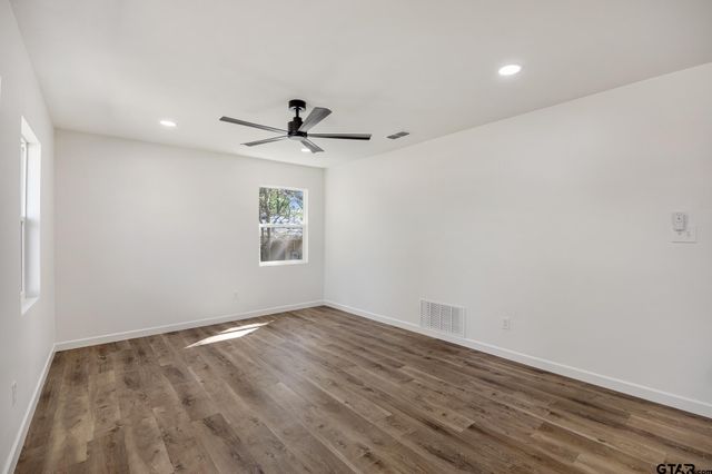 2000 W Oakwood St, Tyler, TX 75702