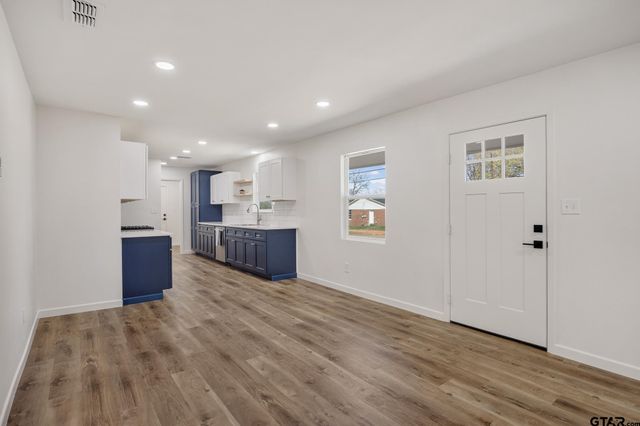 2000 W Oakwood St, Tyler, TX 75702