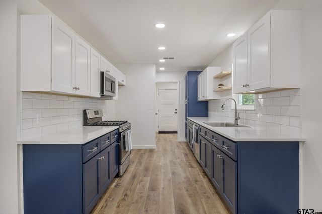 2000 W Oakwood St, Tyler, TX 75702