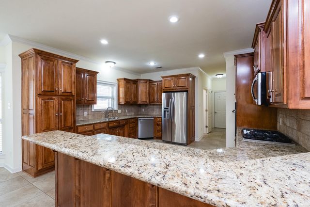 10 Chemin Court, Little Rock, AR 72223