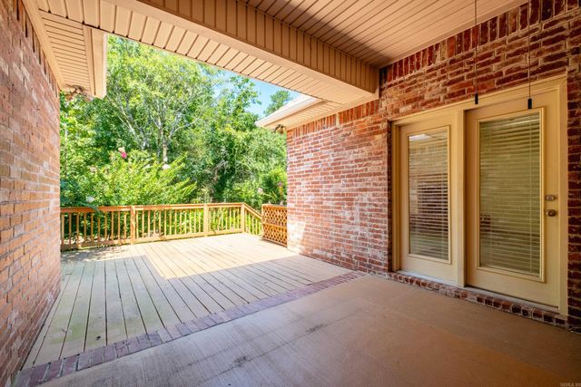 10 Chemin Court, Little Rock, AR 72223