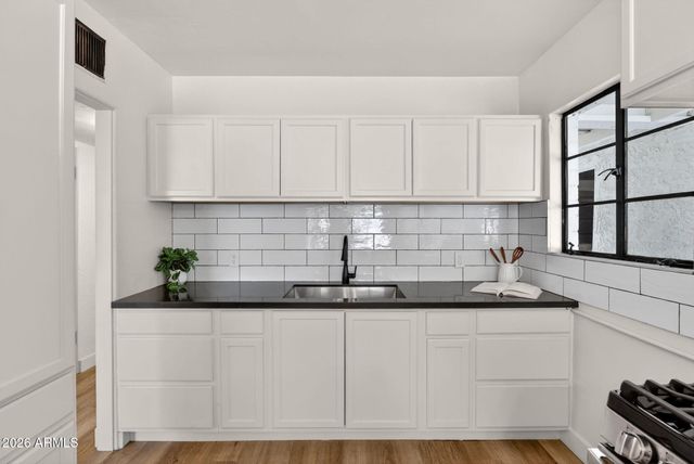 1324 E HALL Street, Tempe, AZ 85281