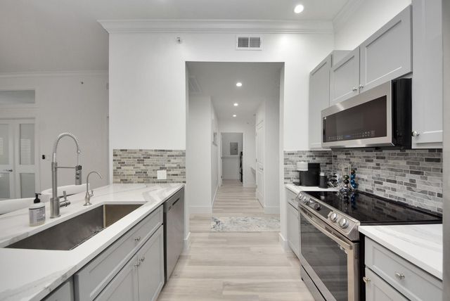 1010 Rosine Street 38, Houston, TX 77019