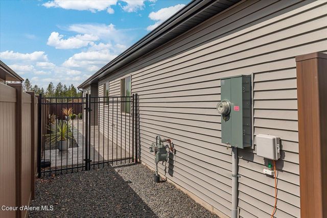 13986 N Rainier Loop, Rathdrum, ID 83858