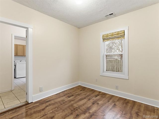 335 E Elza Avenue, Hazel Park, MI 48030