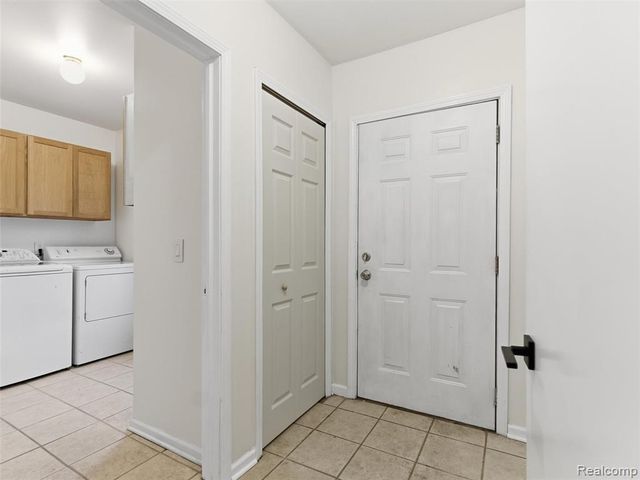 335 E Elza Avenue, Hazel Park, MI 48030