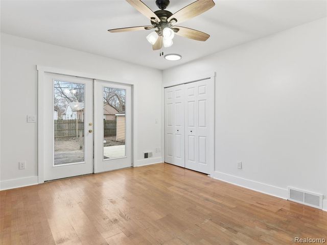 335 E Elza Avenue, Hazel Park, MI 48030