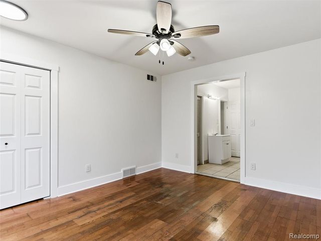 335 E Elza Avenue, Hazel Park, MI 48030