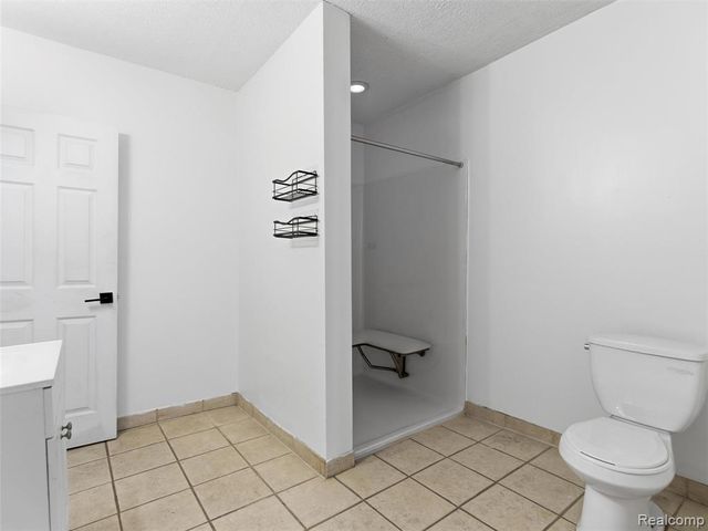 335 E Elza Avenue, Hazel Park, MI 48030