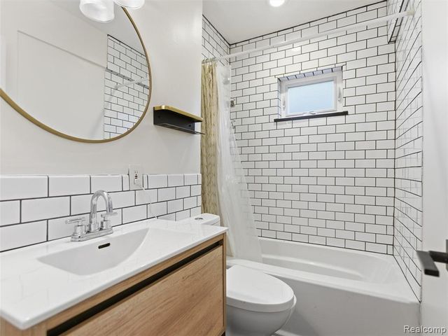 335 E Elza Avenue, Hazel Park, MI 48030