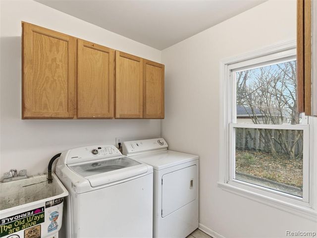 335 E Elza Avenue, Hazel Park, MI 48030