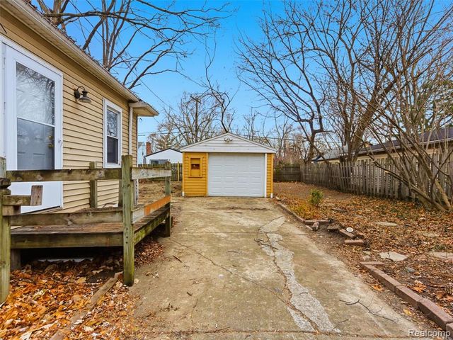 335 E Elza Avenue, Hazel Park, MI 48030