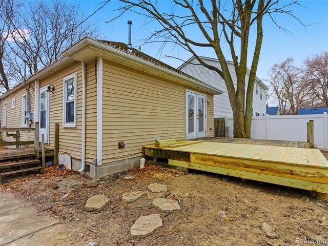 335 E Elza Avenue, Hazel Park, MI 48030