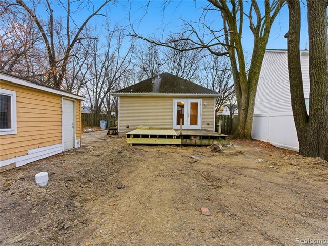 335 E Elza Avenue, Hazel Park, MI 48030